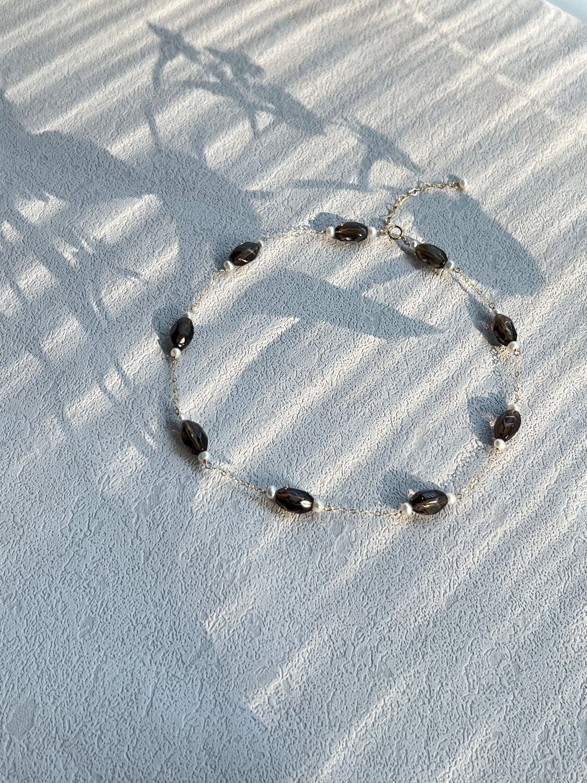 Smoky quartz & pearl choker necklace with shades of flowers